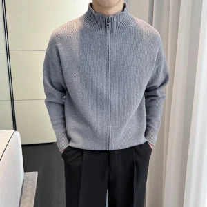 An autumnal stretch long-sleeved zip-up cardigan in a solid color for business casual daily commuters.