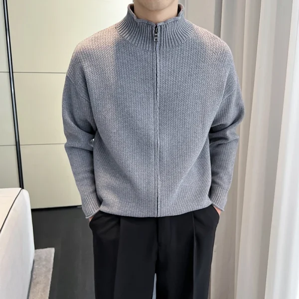 An autumnal stretch long-sleeved zip-up cardigan in a solid color for business casual daily commuters.