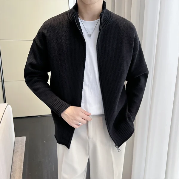 An autumnal stretch long-sleeved zip-up cardigan in a solid color for business casual daily commuters. - Image 2