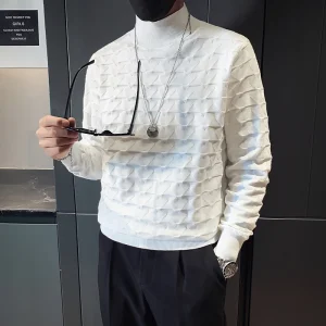 Young men can stay warm in the fall and winter with this half-high collar pullover sweater with a solid color geometric pattern.