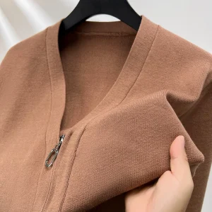New Fall Men's Solid Color V-neck Zipper Cardigan, Stretchable, Loose, Warm Knitted Cardigan for Business Casual Everyday Wear.