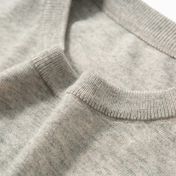 Men's warm O-neck sweater in a solid color made of a wool blend for fall and winter, and a slim-fitting base shirt for everyday use. - Image 4