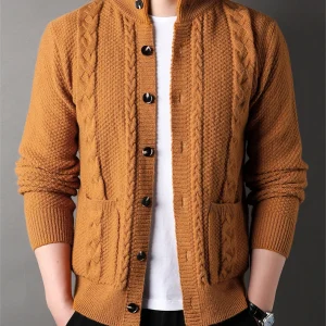 A trendy long-sleeved cardigan with a half-high collar, this new men's knitted sweater has retro twist.