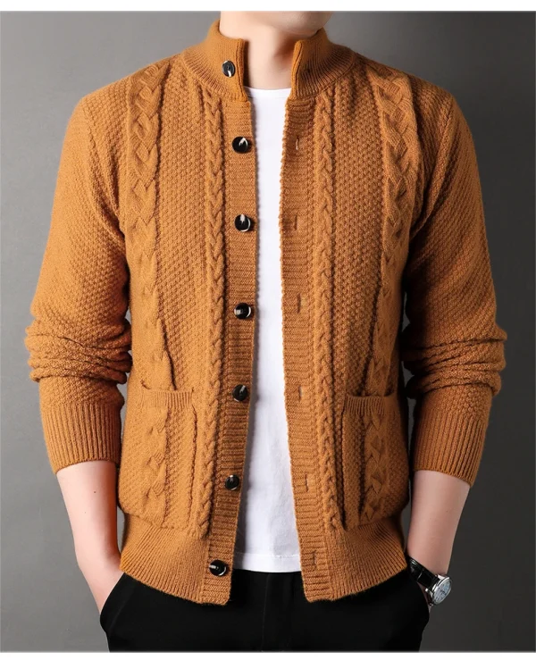 A trendy long-sleeved cardigan with a half-high collar, this new men's knitted sweater has retro twist.