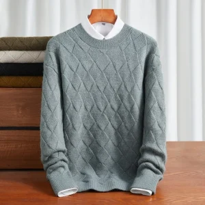 Grid of Solid Colors Premium Men's Warm Bottomed Pullover Sweater with a Loose Casual O-neck for Fall and Winter.