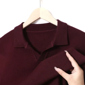 Men's business casual sweater with a V-neck in a plain color, warm ribbed pullover for fall 2025.