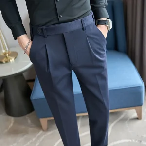 Men's Straight Leg, Slim Fit Business Casual Trousers for Everyday Work Commute.The waist can be adjusted.