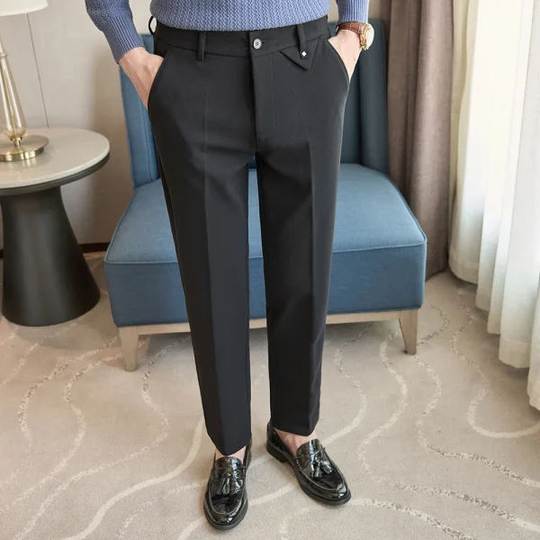 Excellent men's business casual slim-fitting trousers made of wool for everyday use in the fall and winter of 2024.